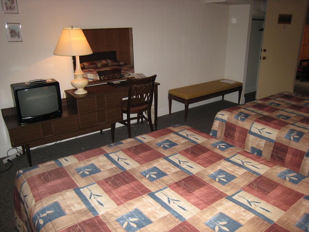 Downtowner Motor Inn Creston Room photo