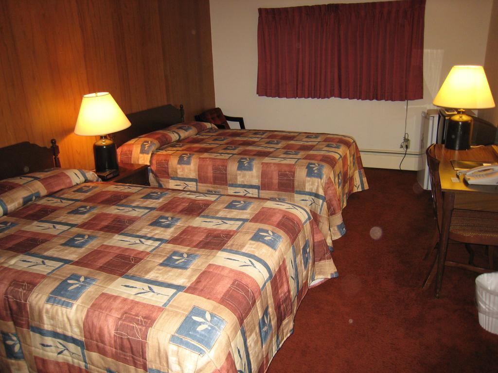 Downtowner Motor Inn Creston Room photo