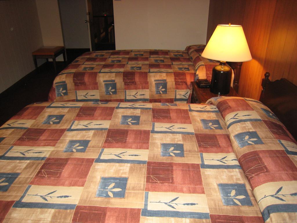 Downtowner Motor Inn Creston Room photo